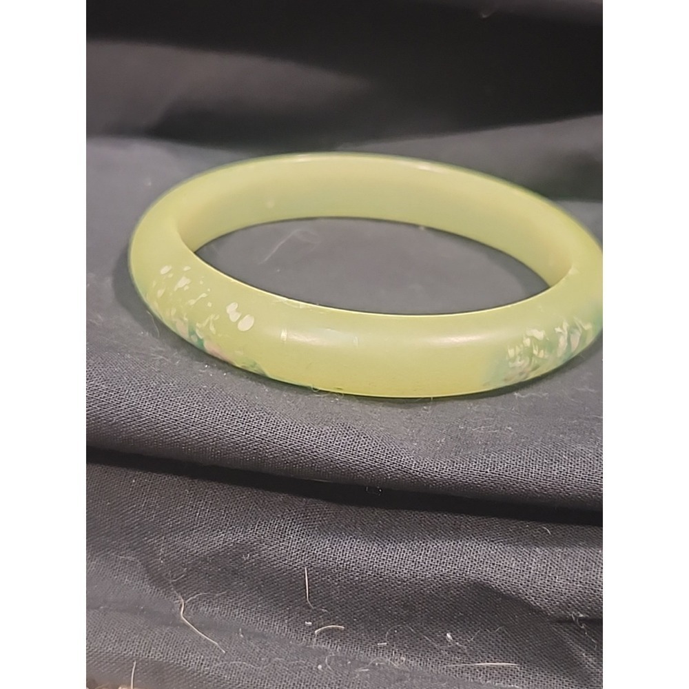 Green Painted Bangle Bracelet‎ - Picture 3 of 4